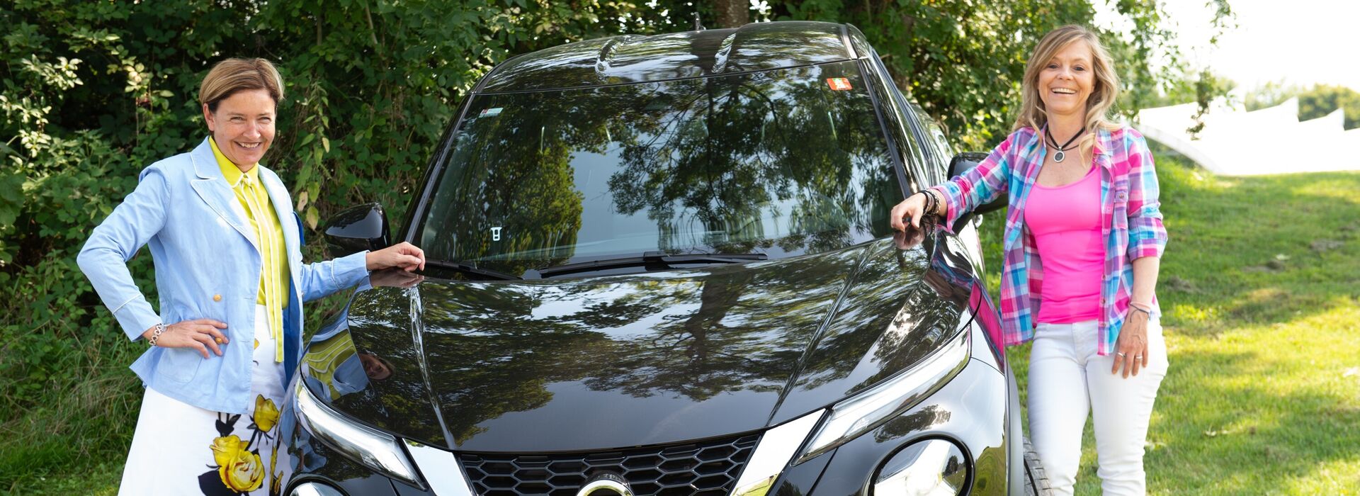 Nissan mit Pink Ribbon