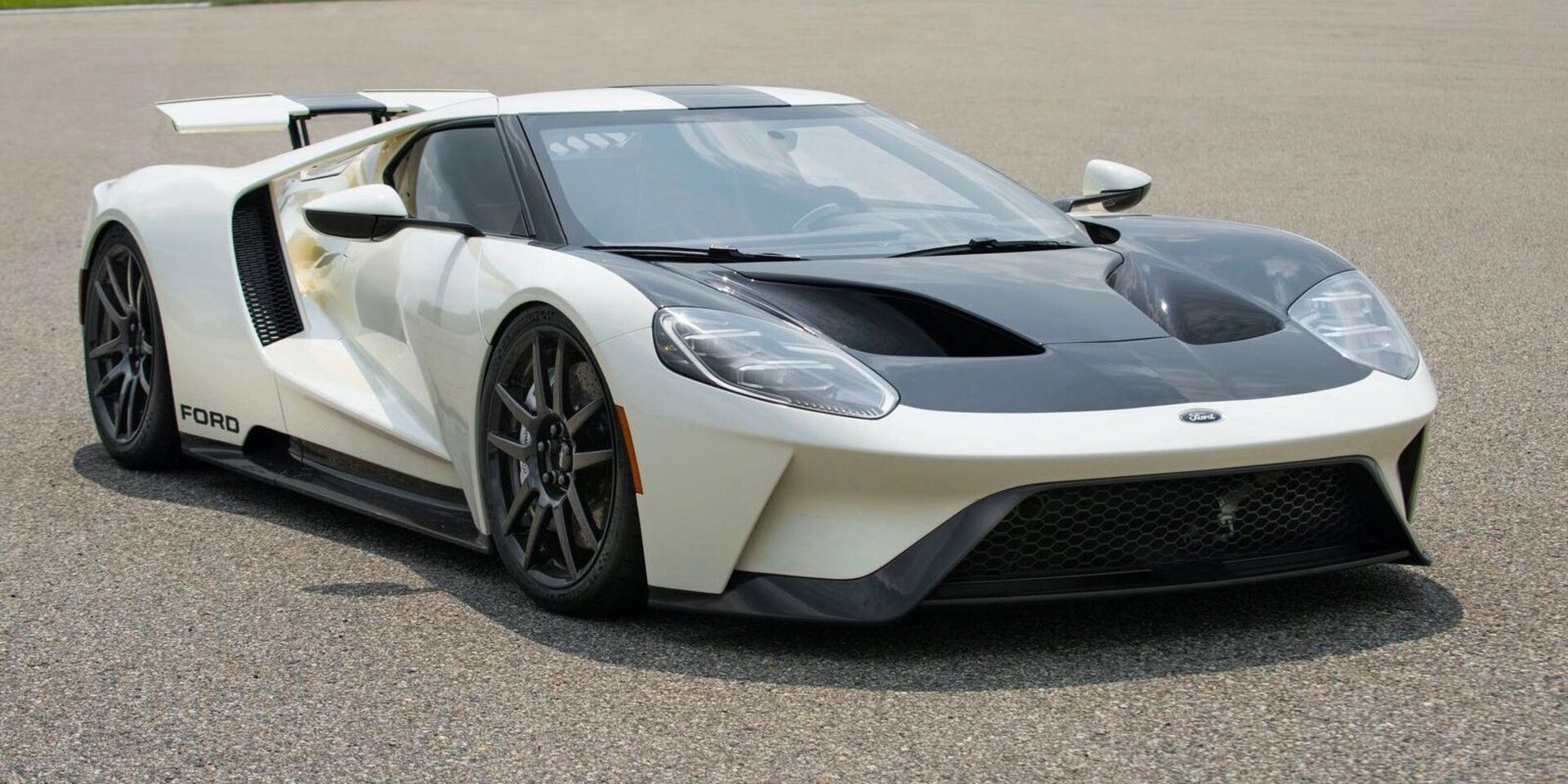 Supercar en fibre de carbone