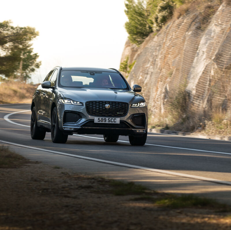 Luxuriös, vernetzt und elektrifiziert: Der neue F-Pace